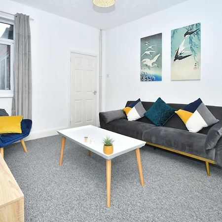 The Yellow Door By Avenew Management Serviced Accommodation Stoke-on-Trent Zewnętrze zdjęcie