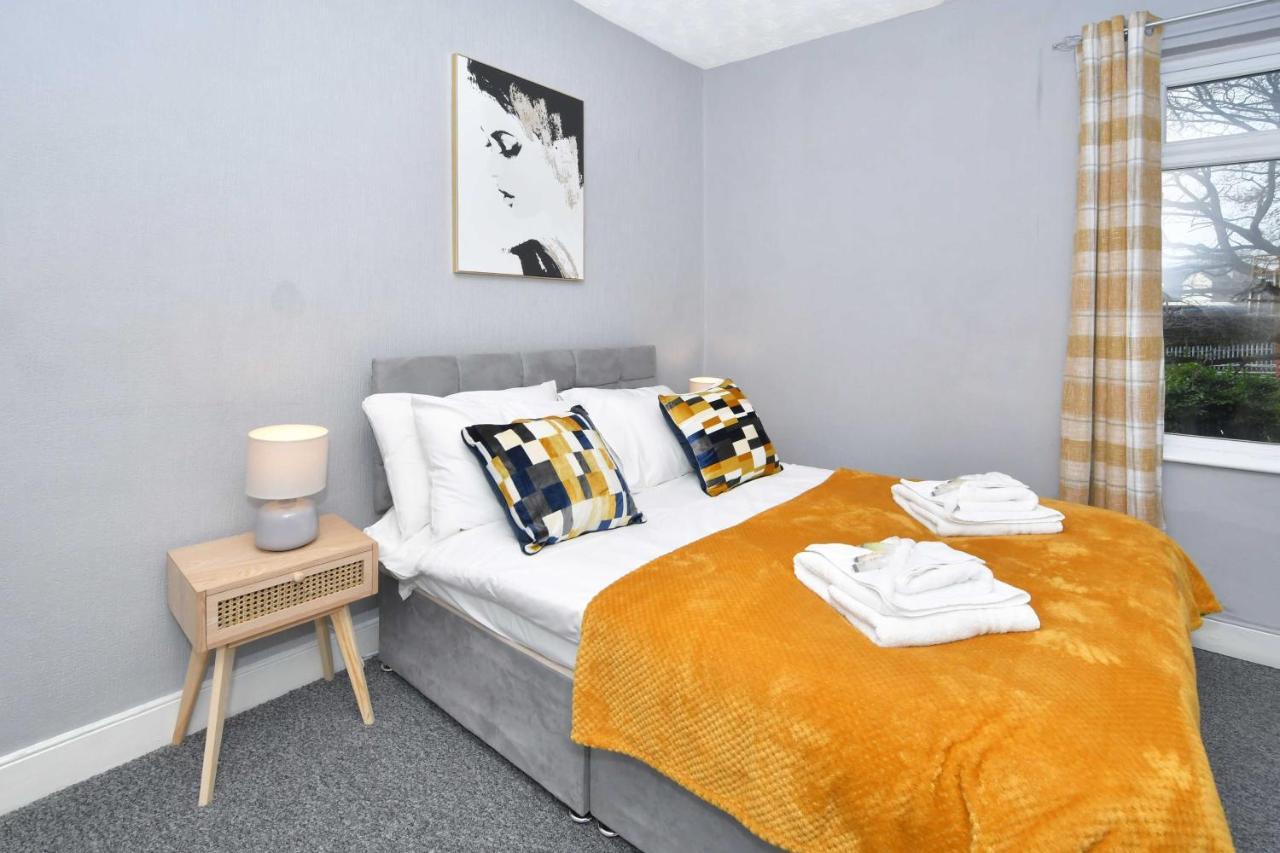 The Yellow Door By Avenew Management Serviced Accommodation Stoke-on-Trent Zewnętrze zdjęcie