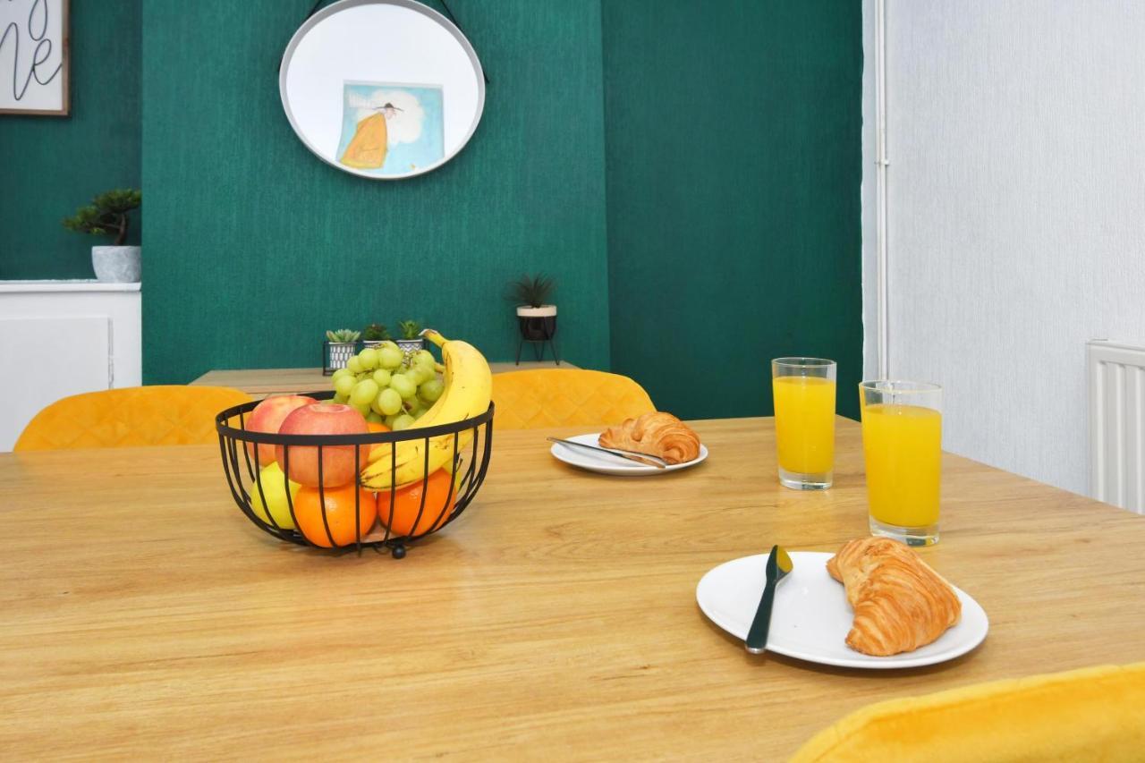 The Yellow Door By Avenew Management Serviced Accommodation Stoke-on-Trent Zewnętrze zdjęcie